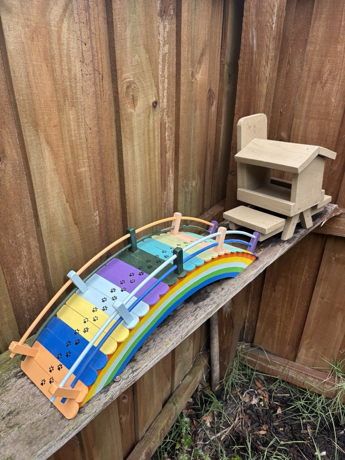 The Memorial Bundle from Paul Allabaugh's workshop, a Rainbow Bridge and a feeder together